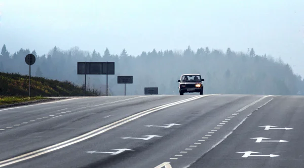 Highway with cars in the country in the autumn — Stock Photo, Image