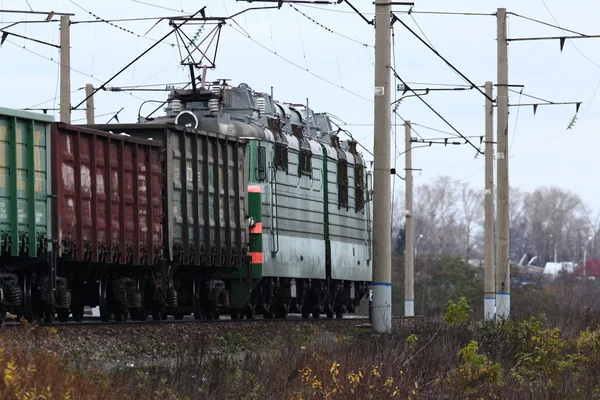 Ciężki pociąg towarowy elektryczne — Zdjęcie stockowe