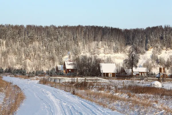 冬の雪に覆われた田園風景 — ストック写真