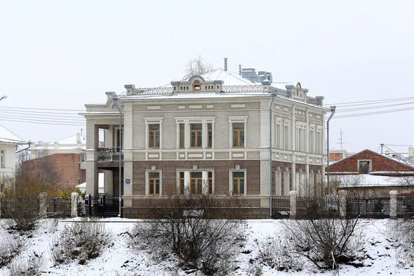 Soğuk bir kış ev — Stok fotoğraf