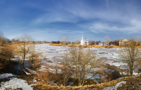 Buz nehirde sürüklenen — Stok fotoğraf
