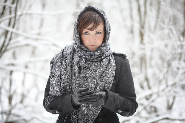 Woman in russian scarf — Stock Photo, Image