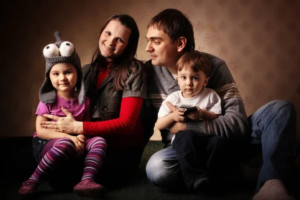 Portrait of a family of four, mom dad daughter and son, with you — Stock Photo, Image