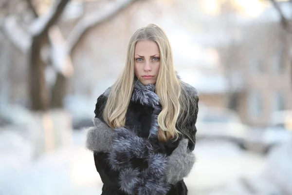 Portrait of frozen girl beautiful blonde — Stock Photo, Image