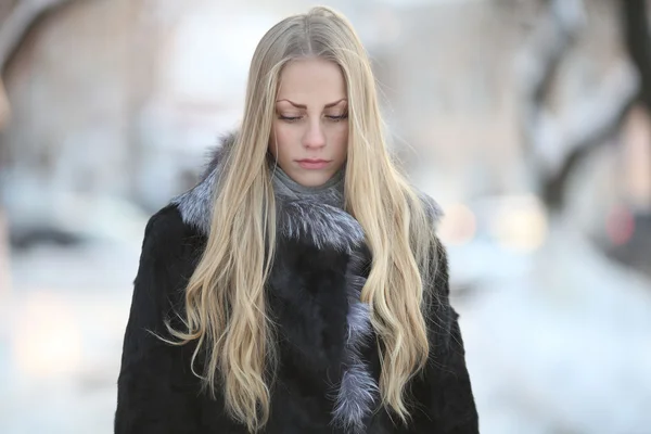 Portrait of frozen girl beautiful blonde — Stock Photo, Image