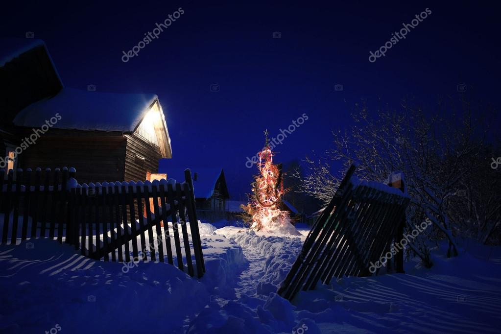 verlichte kerstboom in het dorp — Stockfoto © xload #22164971 verlichte kerstboom in het dorp — Stockfoto © xload #22164971