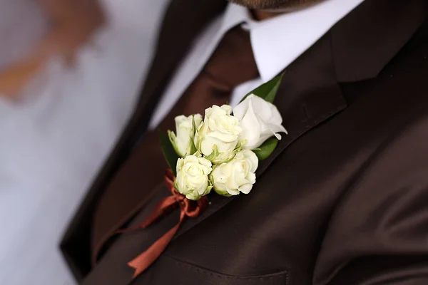 Wedding boutonniere on suit jacket of groom — Stock Photo, Image