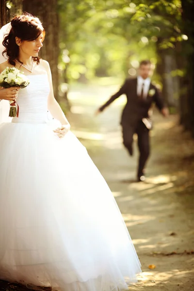 Young bride and groom at a wedding in the summer park — Stock Photo, Image