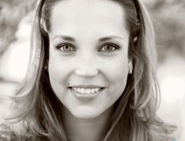 Güzel bir kızın portresi.