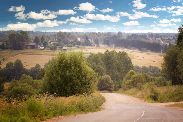 Landstraße im Sommer — Stockfoto