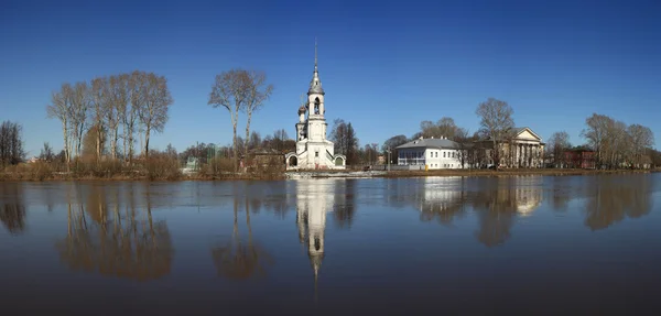 Orthodox church on the banks of the river — Stock Photo, Image
