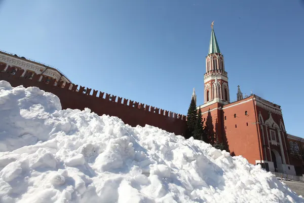 Derrapes de nieve en la Plaza Roja de Moscú, nieve, tormenta — Foto de Stock
