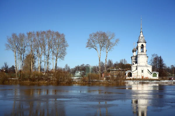 Orthodox church on the banks of the river — Stock Photo, Image