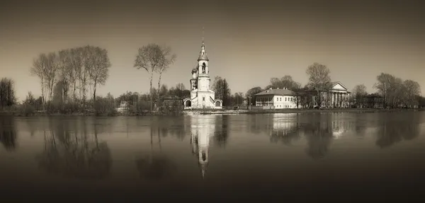 Orthodox church on the banks of the river — Stock Photo, Image