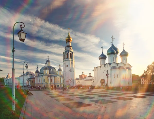 Église en été rayons de soleil — Photo