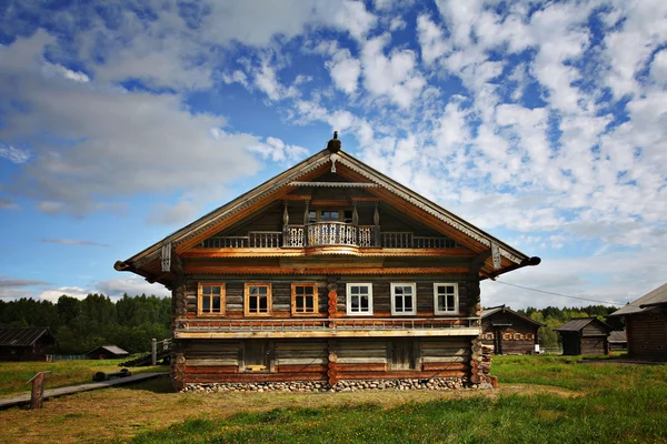 Vecchia casa in legno — Foto Stock