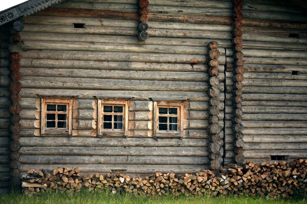 Altes Holzhaus — Stockfoto