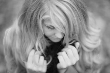 Güzel sarışın sonbahar kış ceket