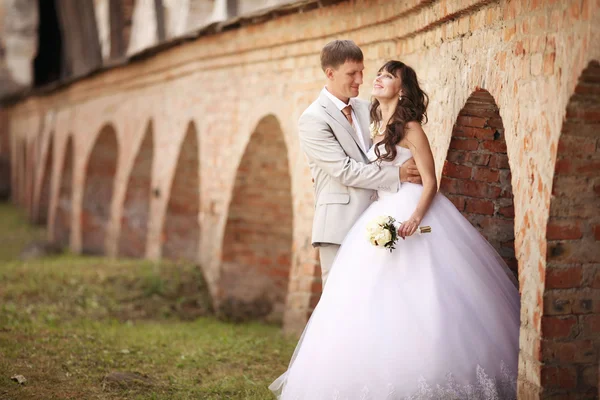 Novia y novio en la boda — Foto de Stock