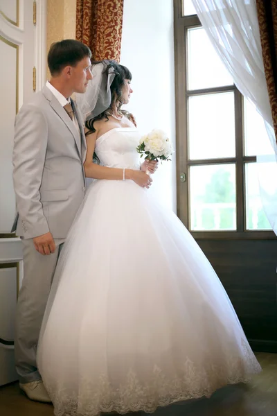 Bride and groom at the wedding — Stock Photo, Image