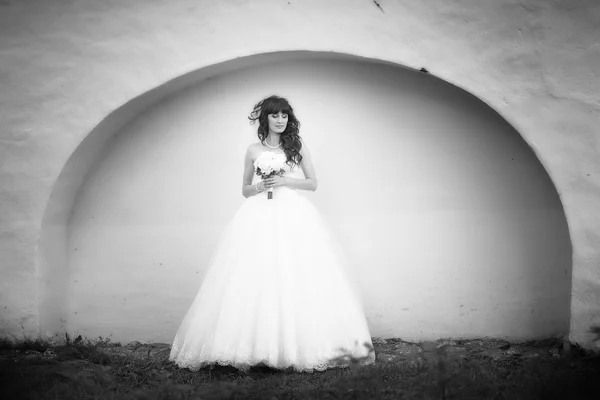 Novia en una boda en un vestido blanco —  Fotos de Stock