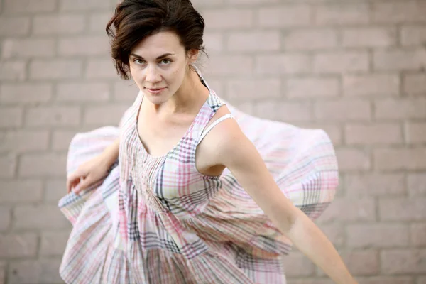 Beautiful girl dance in dress on a street — Stock Photo, Image