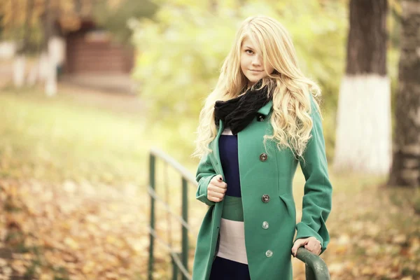 Beautiful happy blond woman in autumn park — Stock Photo, Image