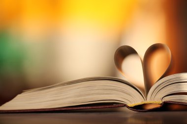 Kitap kağıt kalp