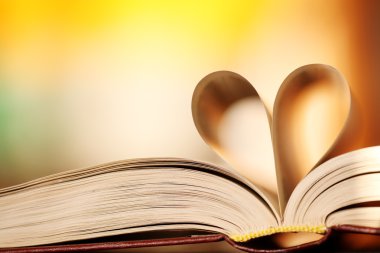 Kitap kağıt kalp