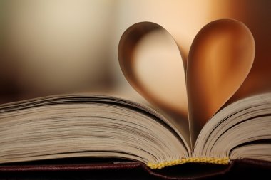 Kitap kağıt kalp