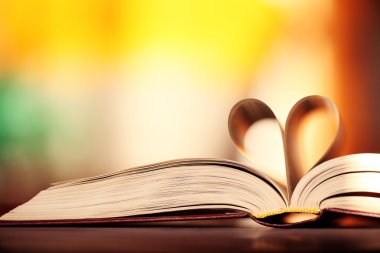 Kitap kağıt kalp