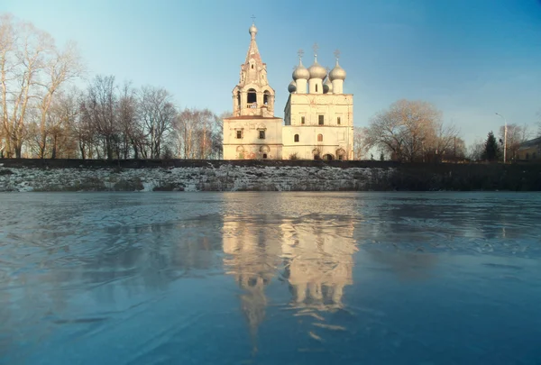 Church on the bank of river — Stock Photo, Image