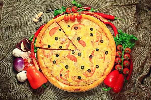 Pizza aux légumes et herbes — Photo