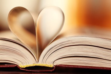 Kitap kağıt kalp