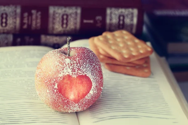 Elma kalp simgesi olan — Stok fotoğraf