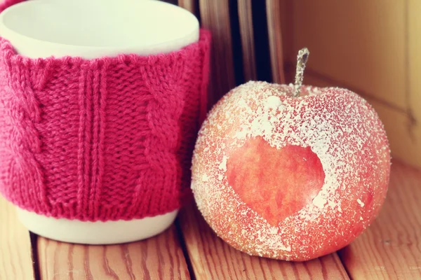 Apple with heart symbol — Stock Photo, Image