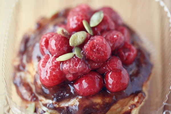 Cake with berries — Stock Photo, Image