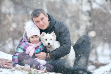 Baba ve köpek ile kız