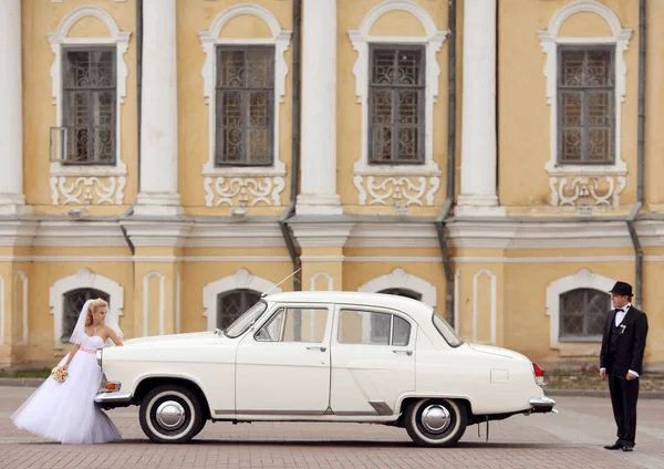 Groom and bride — Stock Photo, Image