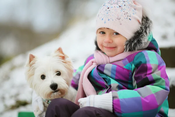 Menina com cão branco — Fotografia de Stock