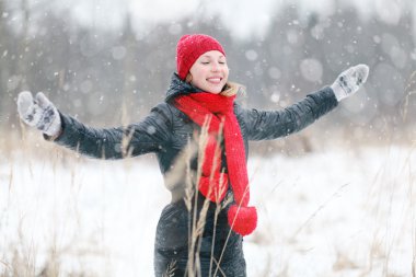 kız yüzünden kış manzarası