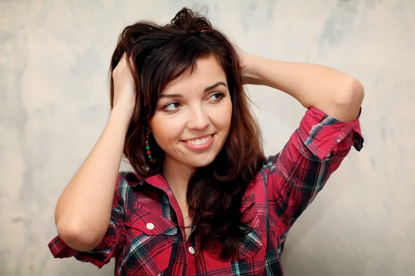 Brunette in denim stijl slijtage — Stockfoto