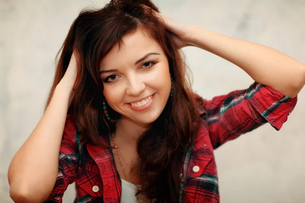 Brunette in denim stijl slijtage — Stockfoto