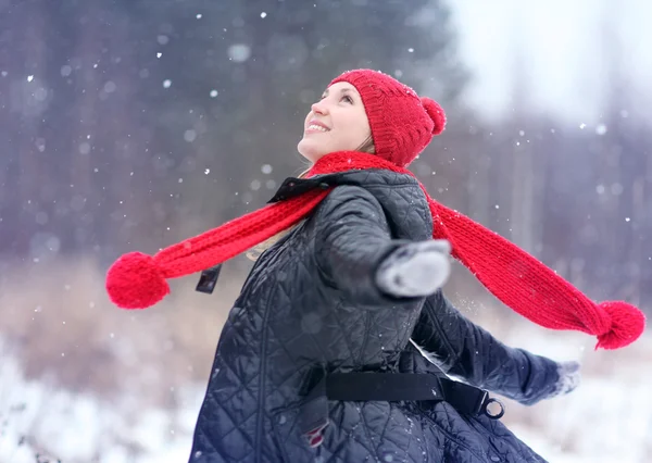 Felice ragazza in esecuzione — Foto Stock