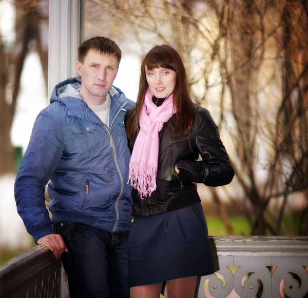 Lovers in park — Stock Photo, Image