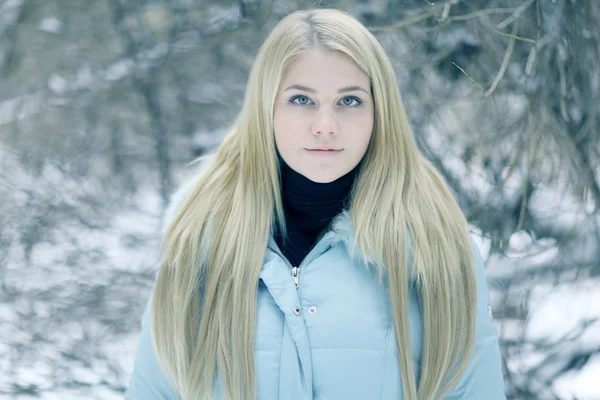 Žena v parku — Stock fotografie