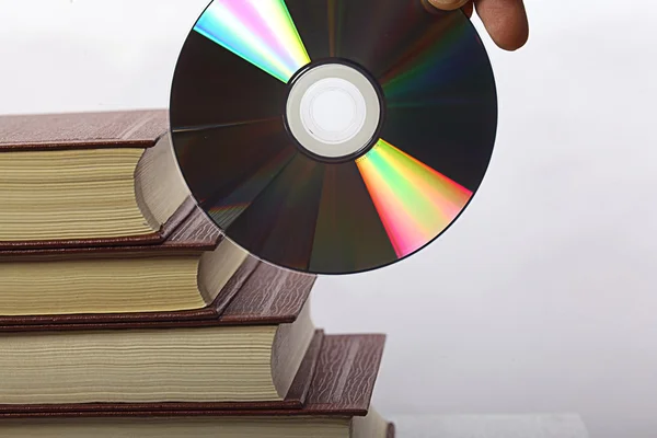 Hånd med CD-ROM – stockfoto