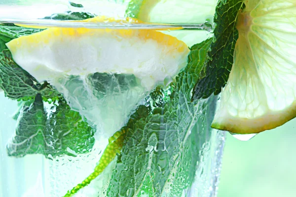 Лимонад с мятой — стоковое фото