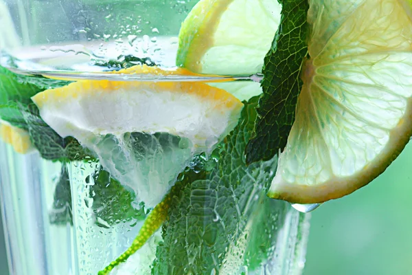 Limonade mit Minze — Stockfoto