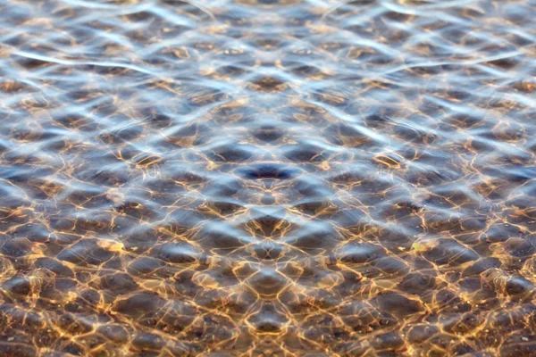 Текстурная вода с небольшими волнами — стоковое фото